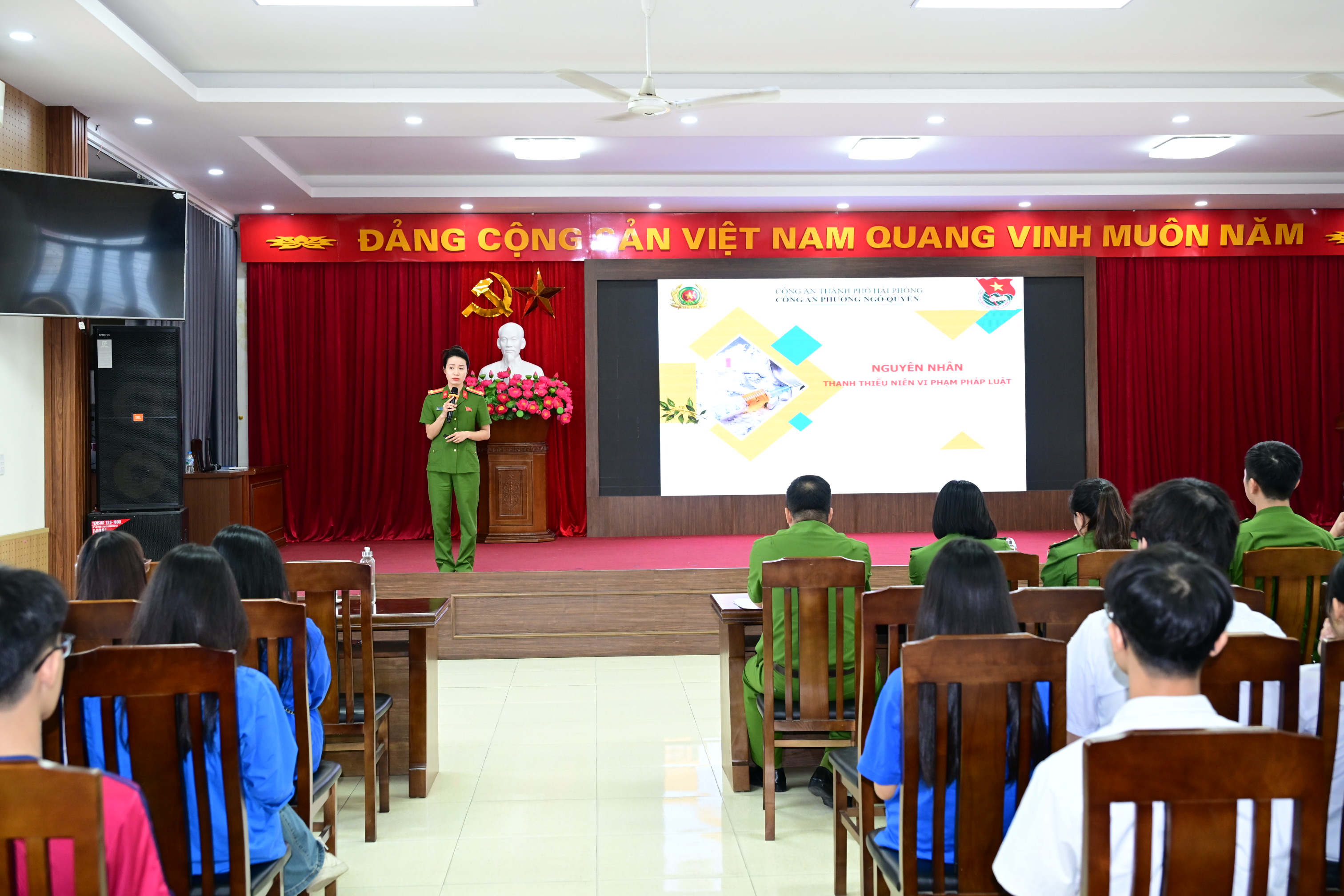 Công an phường Ngô Quyền: Tuyên truyền, tập huấn các chuyên đề bảo đảm an toàn cho gần 200 thanh thiếu niên về kỷ nguyên mới